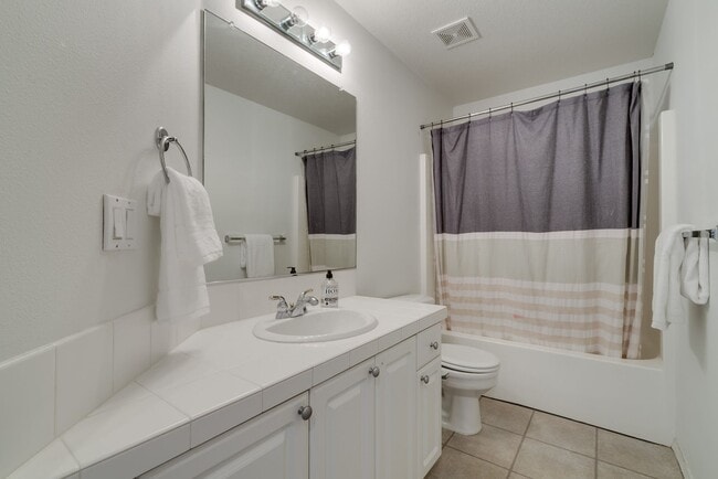 Building Photo - Spacious 4BR / 3BA Home in Desirable Bethany Area