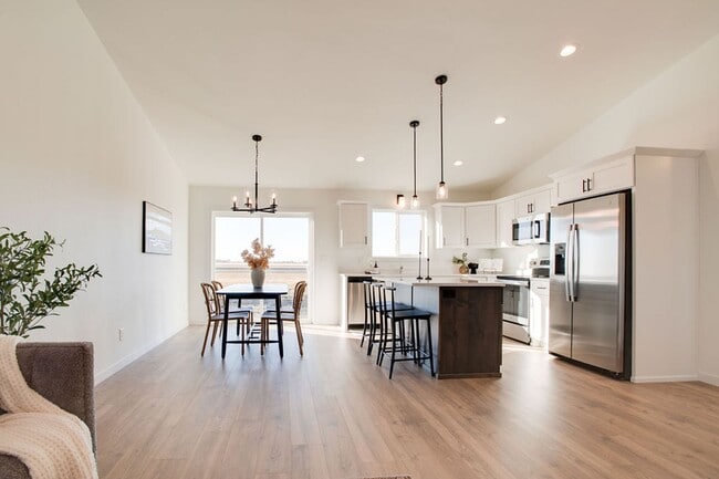 Building Photo - 3 Bed 3 Bath Single Family Home