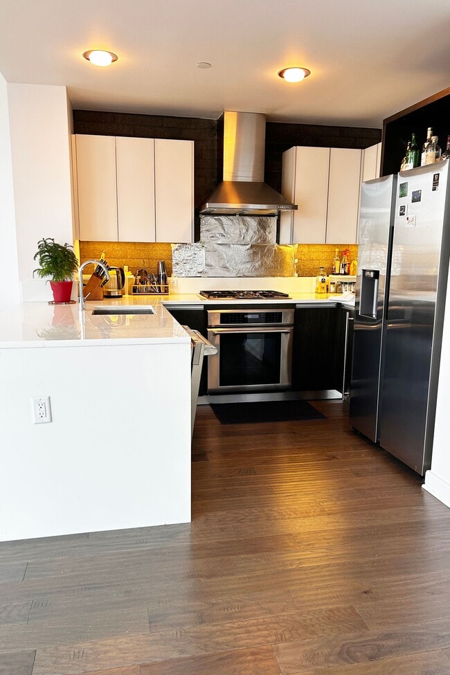 Building Photo - 247 W 46th St