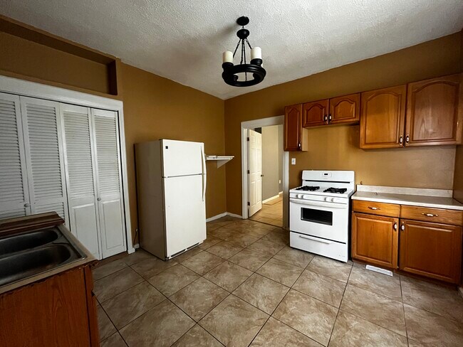 Building Photo - 2331 Saint Anthony St