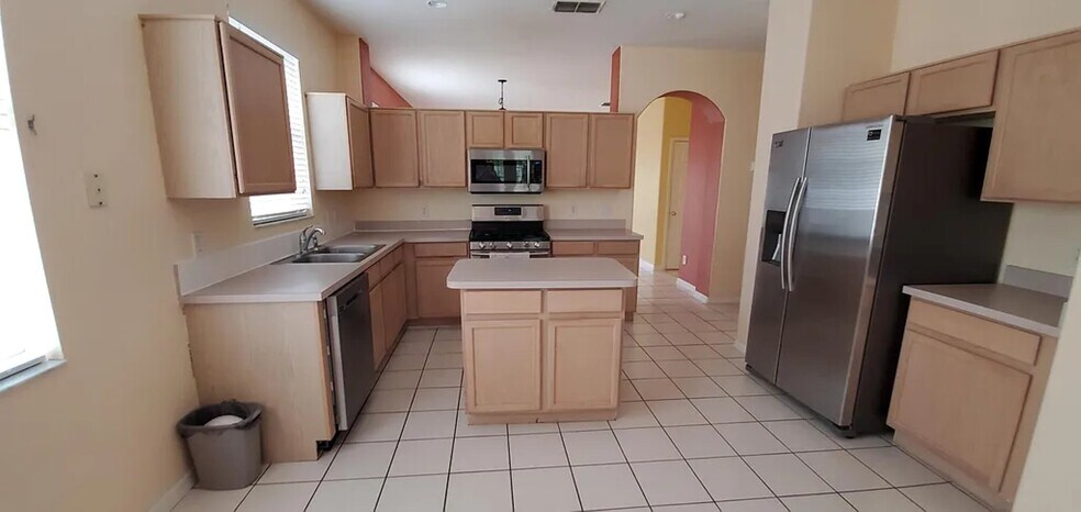 Building Photo - 4629 Riverton Dr