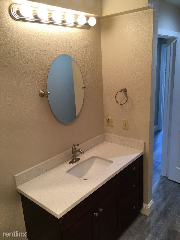 Building Photo - 930 Mission Rd