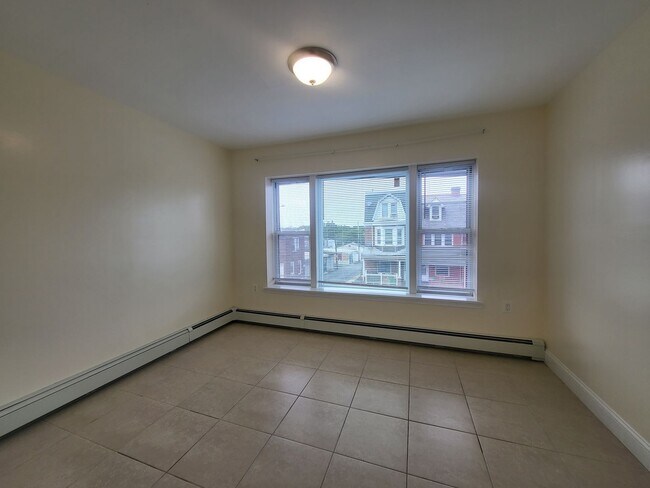 Building Photo - House for rent
