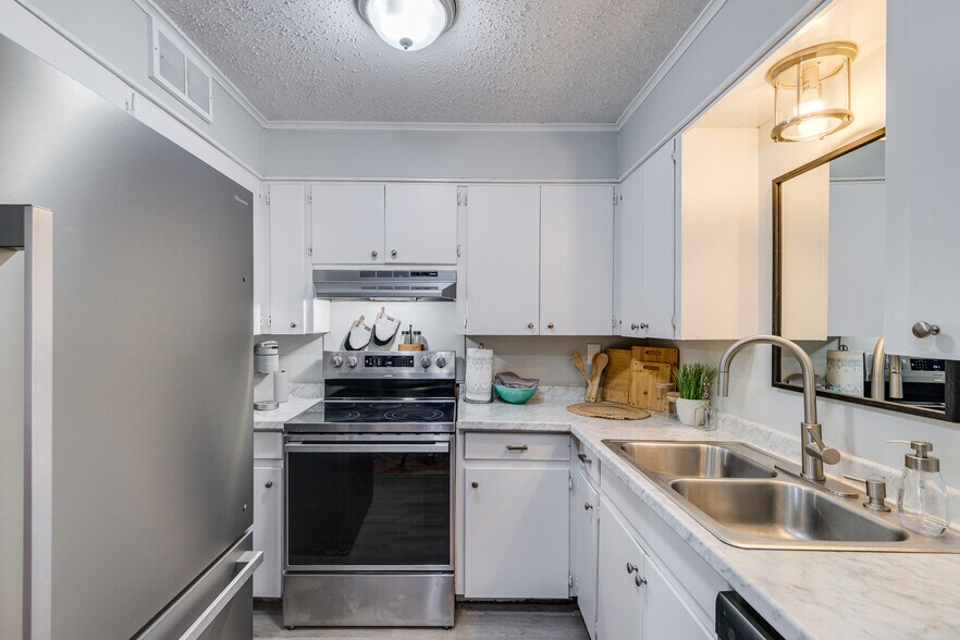 Building Photo - 129 Ridgedale Dr