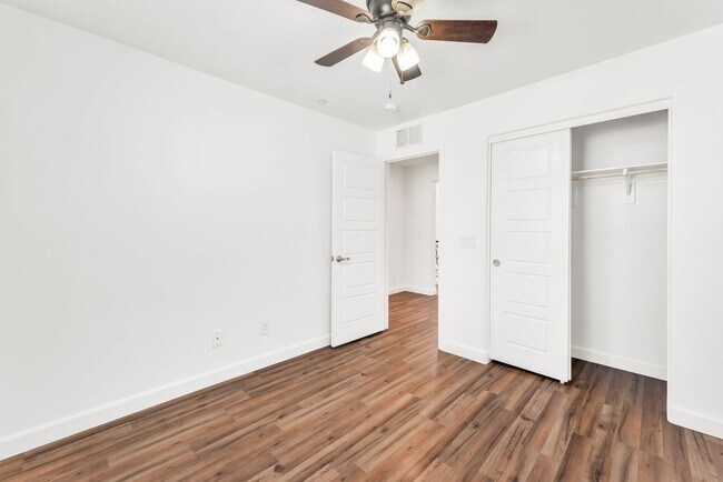 Building Photo - Modern Gated Townhome with Flexible Living Spaces & Stylish Finishes!