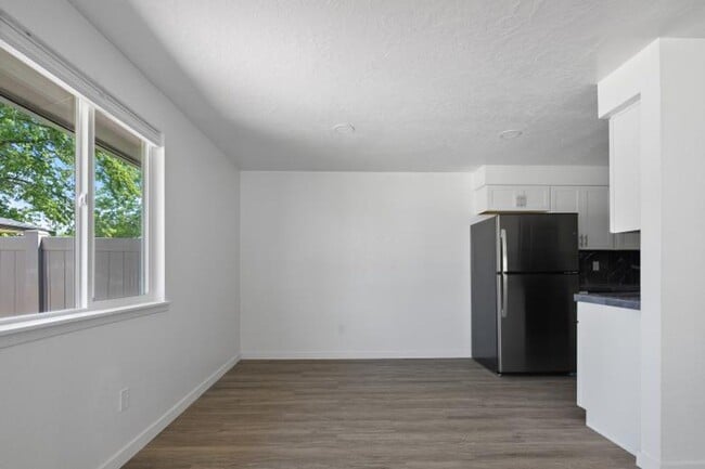 Building Photo - Completely Remodeled 3 Bedroom Duplex with...