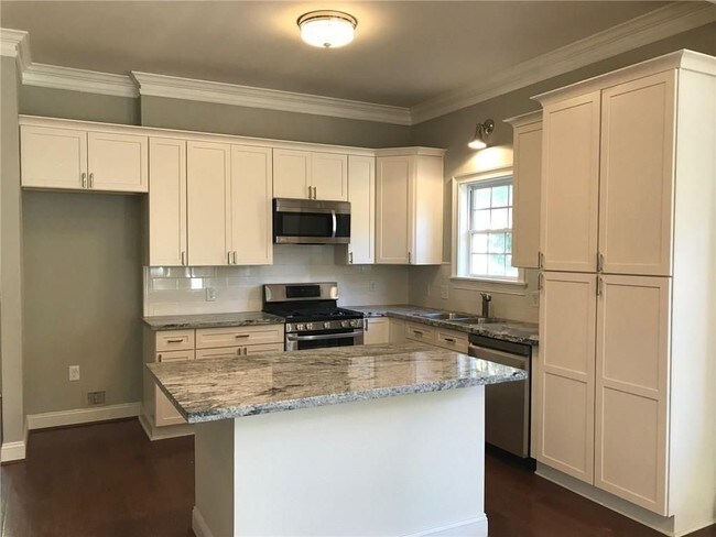 Building Photo - 1280 Arkwright Pl SE