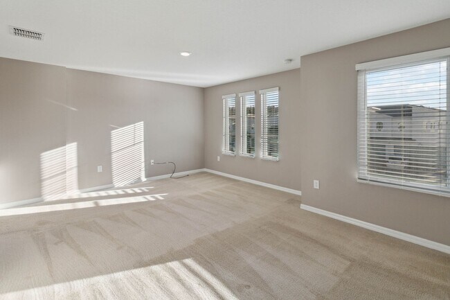 Building Photo - Like New 4/3 Townhome in Gated Community W/ Community Pool