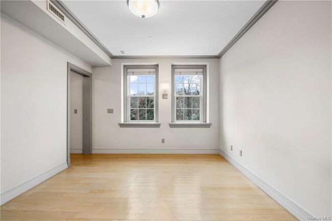 Building Photo - 26 East Pkwy