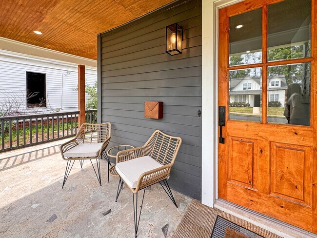 Building Photo - Newer Construction Meets Historic Cooper Young Charm • 5bd / 3ba