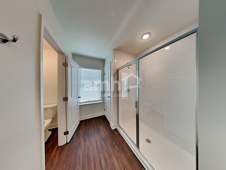 Building Photo - 303 Pecan Dr
