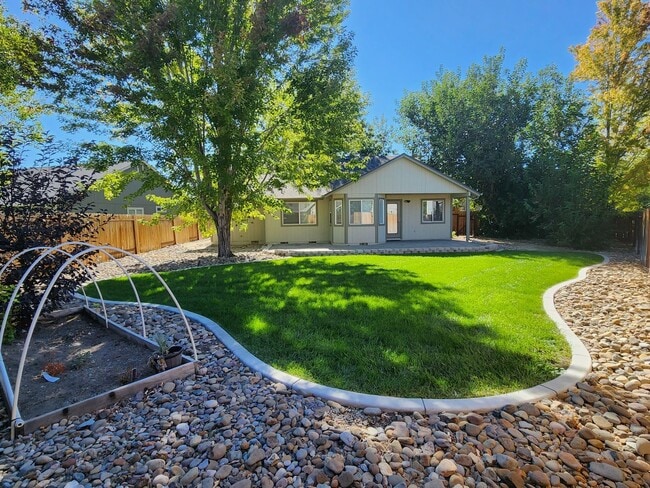 Building Photo - Rent Special $500 off 1st mo's