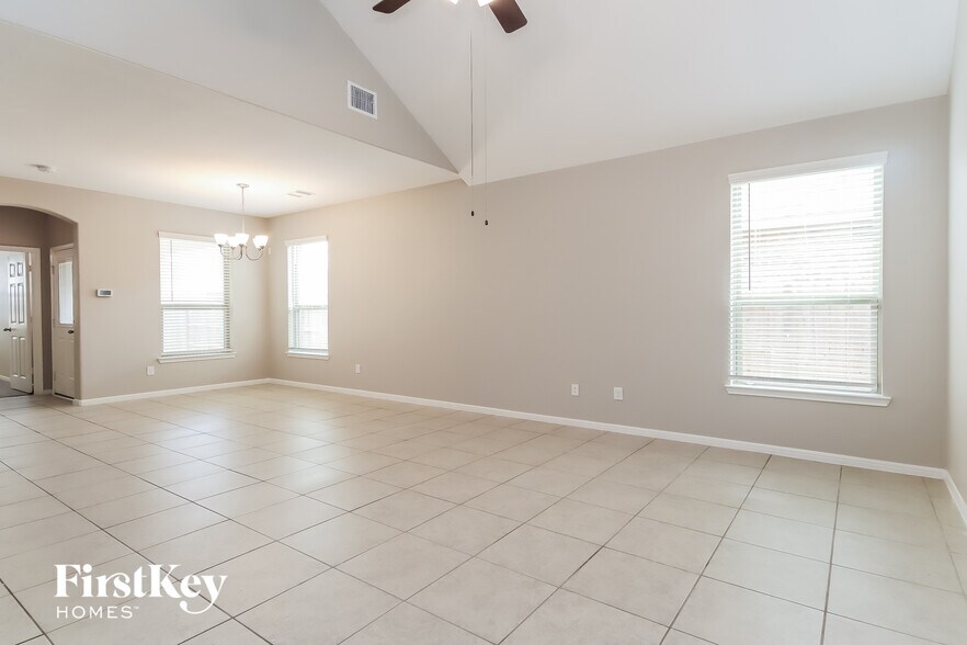 Building Photo - 9207 Penfield Dr