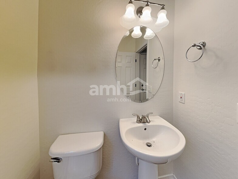 Building Photo - 11016 E Silver Springs Cir