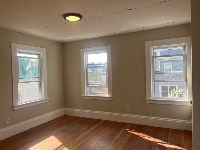 Building Photo - 8 Normandy Rd