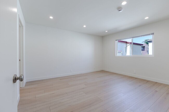 Building Photo - ? Spacious 2 Bed, 2 Bath in Prime Glendale...