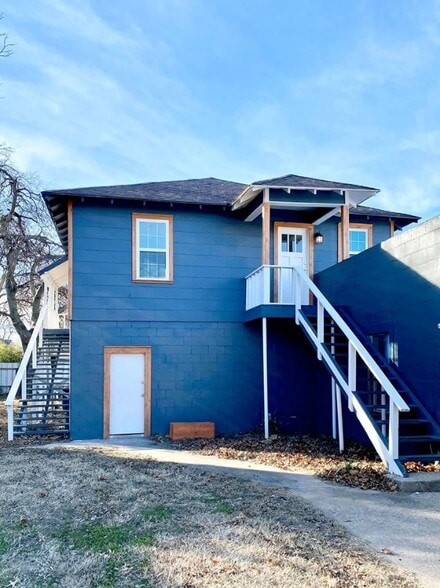 Building Photo - 805 N Broadway St