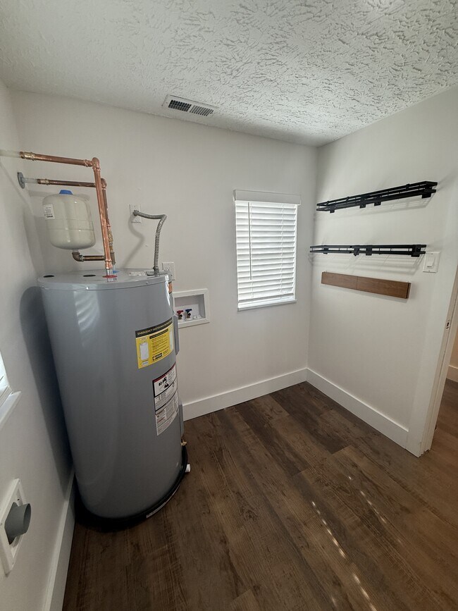 Building Photo - 740 Finn Long Rd