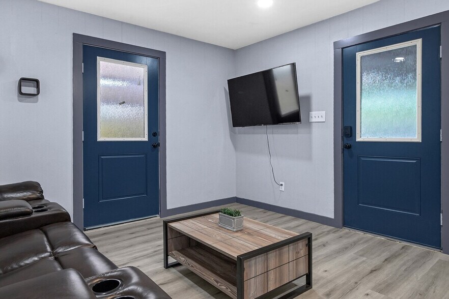 Building Photo - 11103 Greenwillow Dr