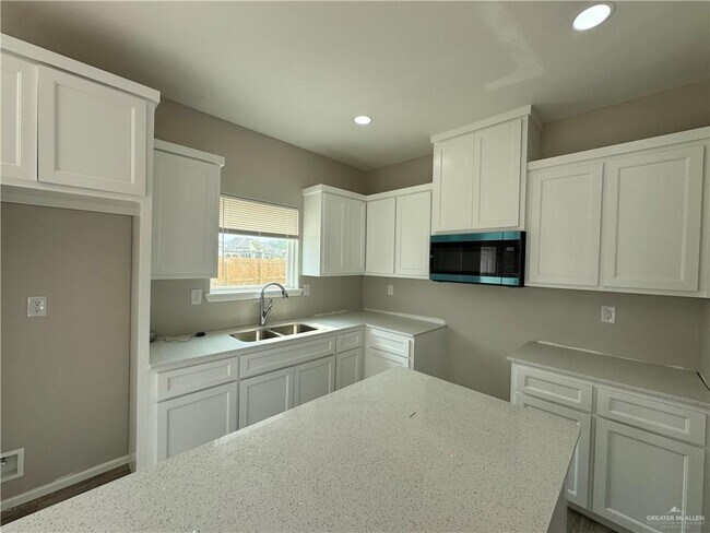 Building Photo - 14 Canelo N Dr