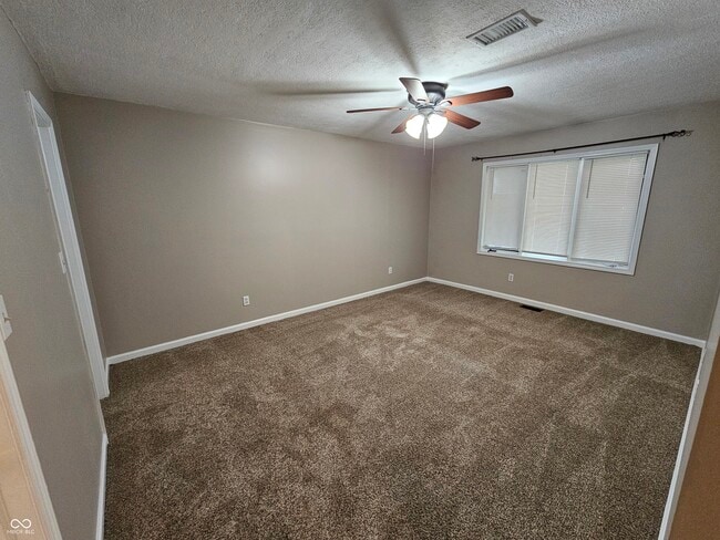 Building Photo - 945 Fox Hill Dr