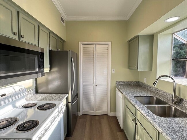Building Photo - 6500 Harbor Town Dr
