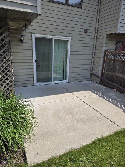 Building Photo - 185 White Tail Dr