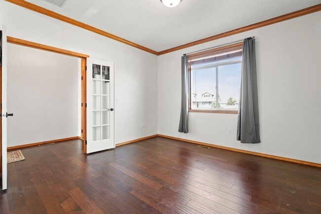 Building Photo - Beautiful 3 bedroom 2 bath Home On The Pla...