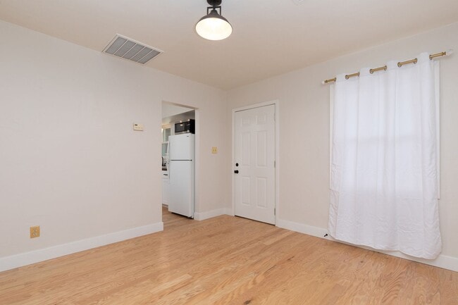 Building Photo - 1342 W Monroe St
