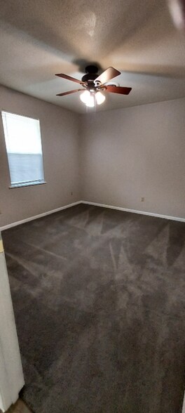 Building Photo - 209 Hazel Dr