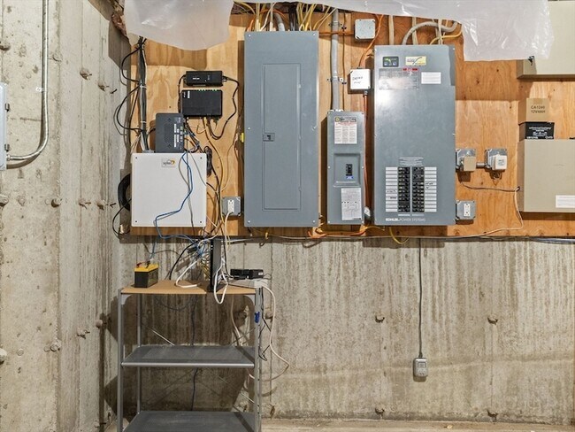 Building Photo - 93 W Goulding St