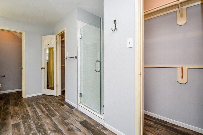 Building Photo - 6335 Oakburl Ln