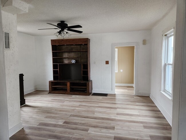 Building Photo - 211 S Morgan St