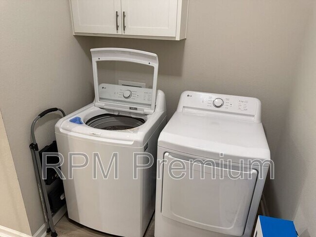 Building Photo - 39500 Ridgeland Dr