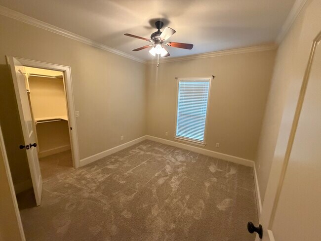 Building Photo - 1019 Stagecoach Bend