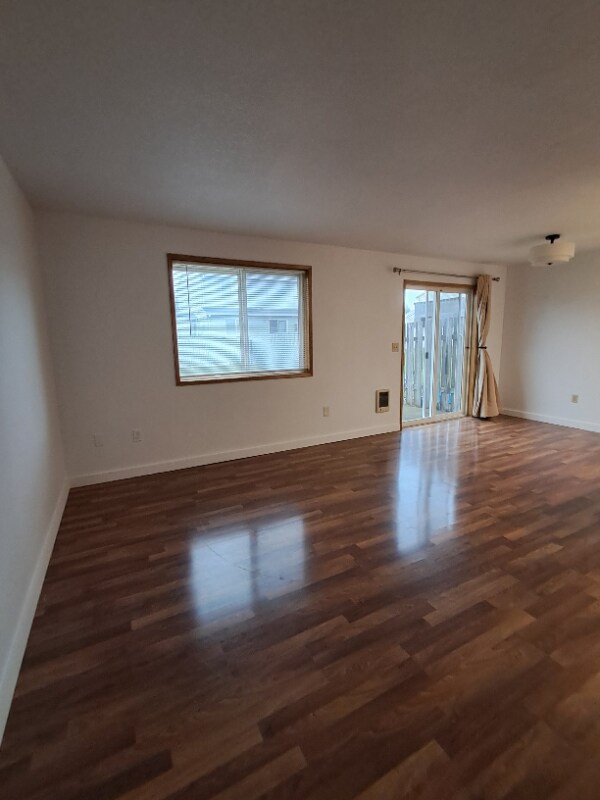 Building Photo - 806 SE 153rd Ave