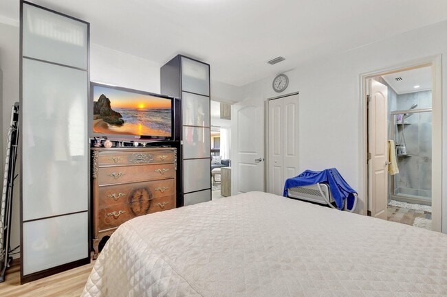 Building Photo - 5151 W Club Cir