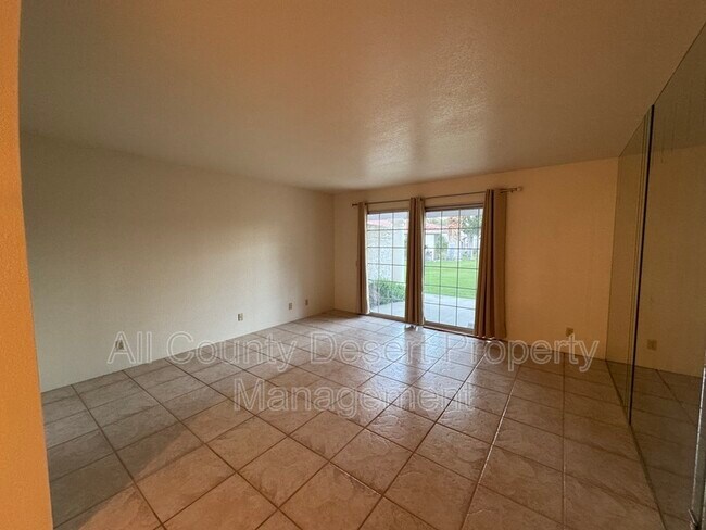 Building Photo - 2701 E Mesquite Ave