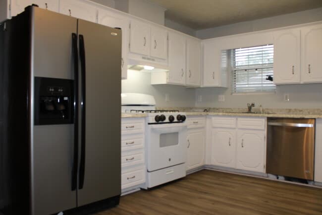 Building Photo - 810 S Willowick Dr