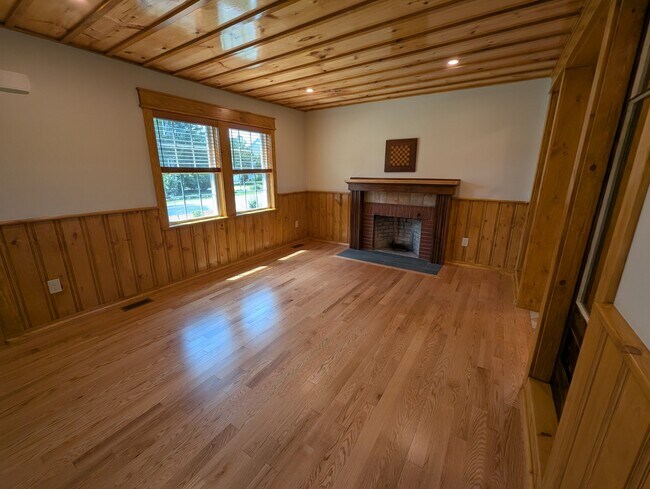 Building Photo - 211 Pine Hill Rd