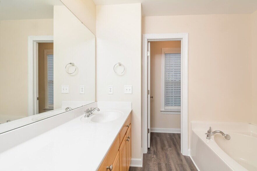 Building Photo - 235 Manchester Trail