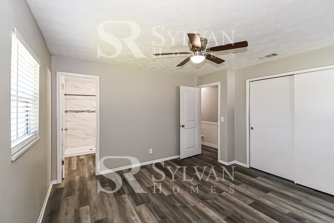 Building Photo - One-level living in this 3 BR, 2 BA home