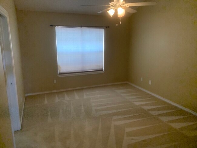 Building Photo - 5005 Lethaby Dr