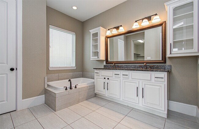 Building Photo - 2403 Orchard Way