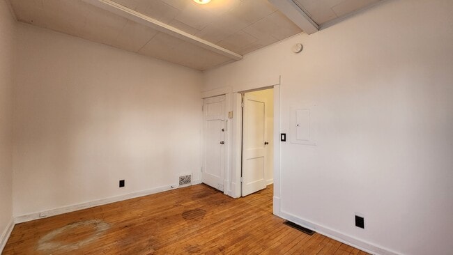 Building Photo - 6 11th St S