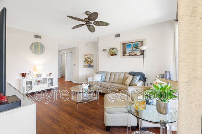 Building Photo - 7068 Prosperity Cir