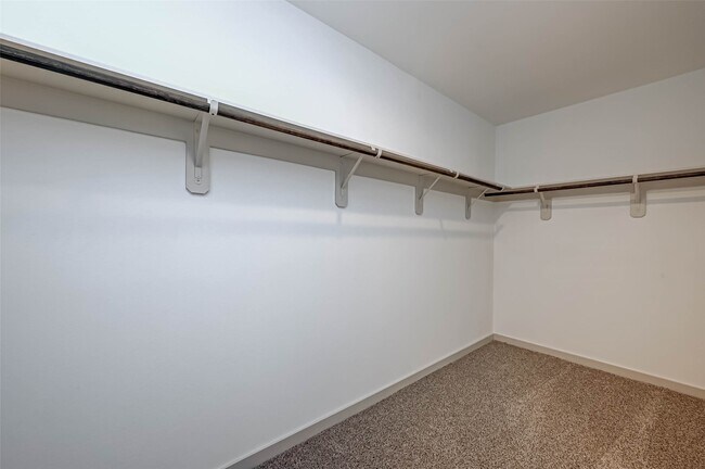 Building Photo - 3418 Lake Landing Ln