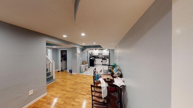 Building Photo - Modern Cleveland Circle three bed duplex c...