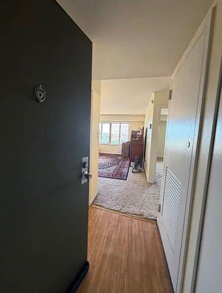 Building Photo - 3101 S Manchester St