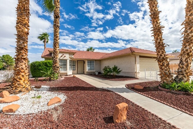 Building Photo - Charming Green Valley Single-Story Home wi...